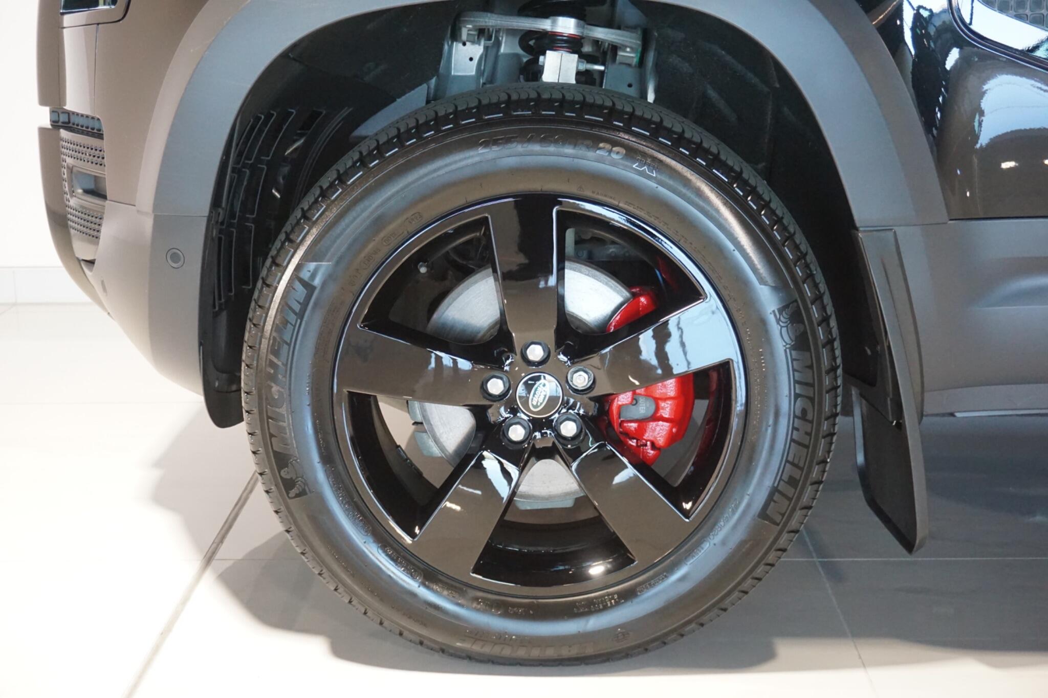 Land Rover Defender 90 3.0 D250 MHEV Hard Top SUV 3dr Diesel Auto 4WD SWB Euro 6 (s/s) (250 ps)